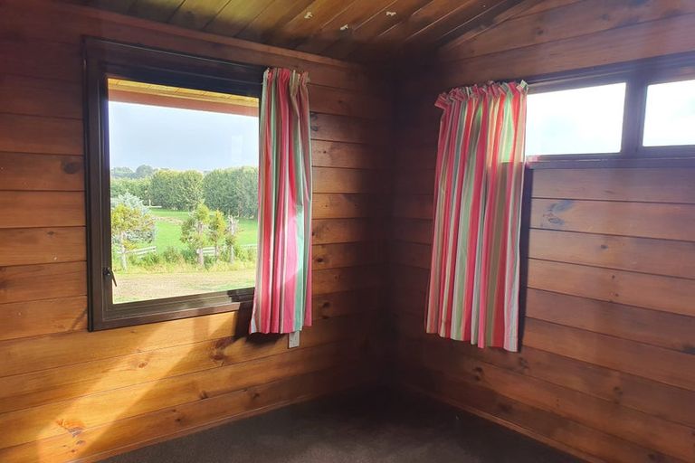 Photo of property in 144 Taupaki Road, Taupaki, Henderson, 0782