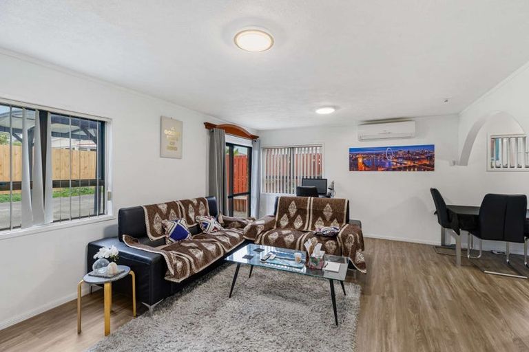Photo of property in 2/11 Halsey Road, Manurewa, Auckland, 2102