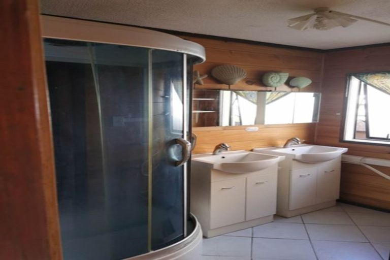 Photo of property in 1/18 Heathglen Place, Bayview, Auckland, 0629