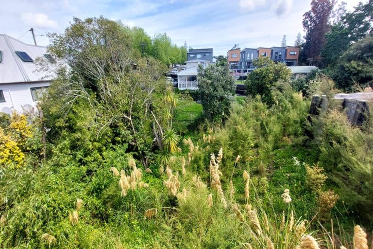 Photo of property in 8/10 Rimu Street, New Lynn, Auckland, 0600