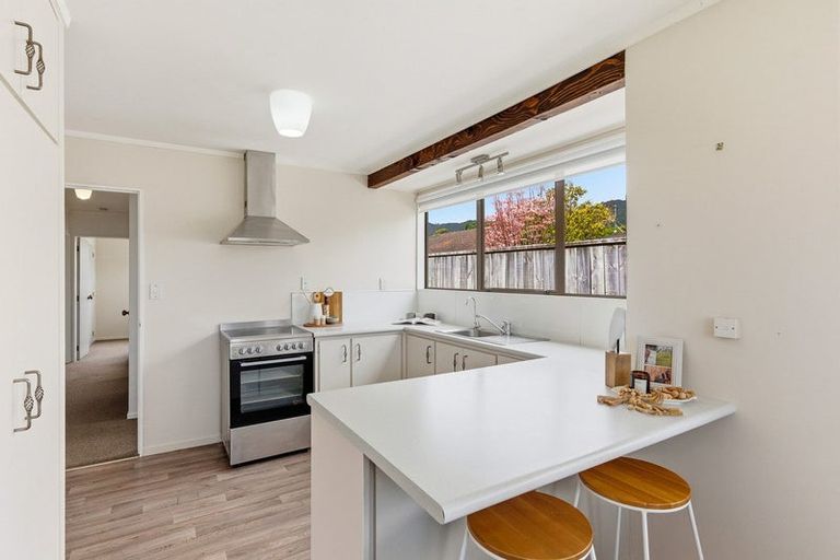 Photo of property in 27 Oriwa Street, Waikanae, 5036