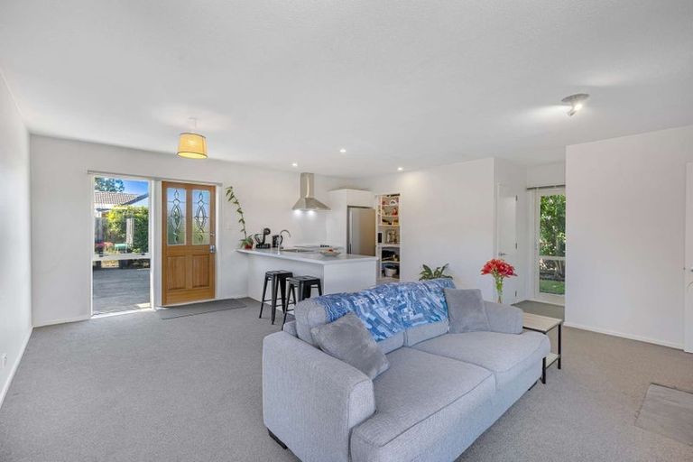 Photo of property in 9 Honeysuckle Place, Northcote, Christchurch, 8052