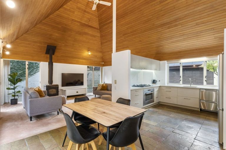 Photo of property in 17 Cobblestone Lane, Hillcrest, Auckland, 0627