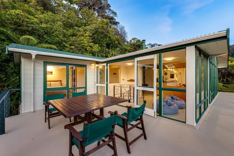 Photo of property in 42 Ferry Road, Days Bay, Lower Hutt, 5013