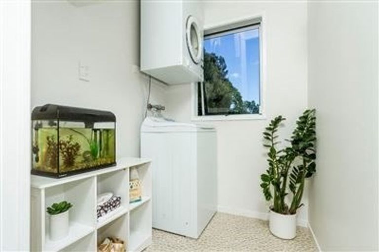 Photo of property in 1/4 Malibu Grove, Bayview, Auckland, 0629