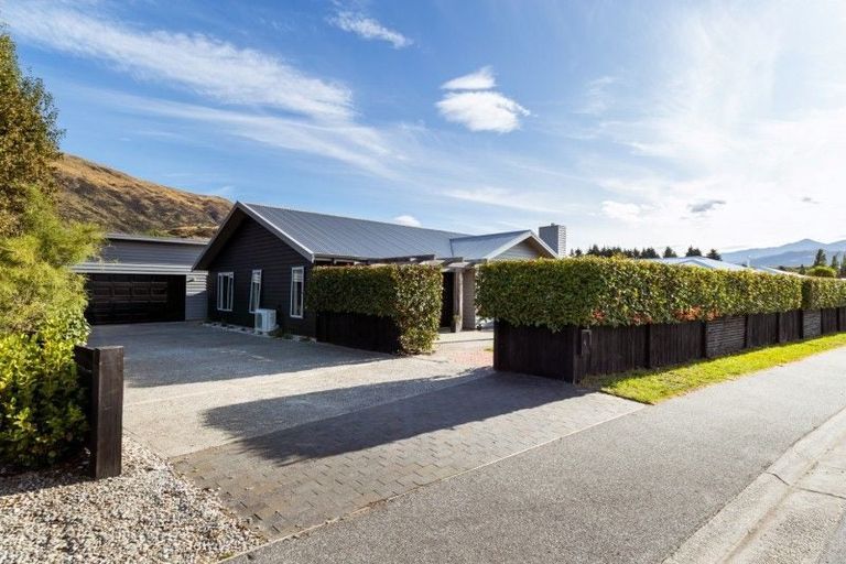 Photo of property in 4 Mcivor Lane, Lake Hayes, Queenstown, 9304