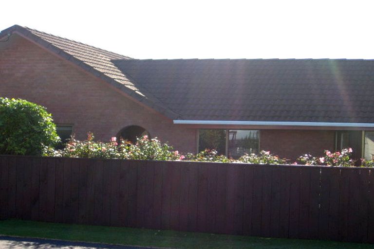 Photo of property in 2/17 Riverside Road, Orewa, 0931