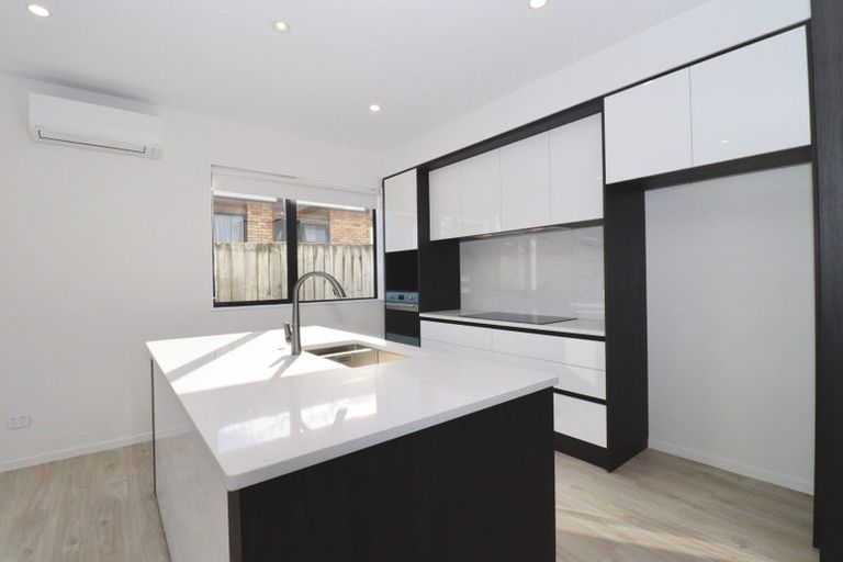 Photo of property in 8 Britannia Place, Half Moon Bay, Auckland, 2012