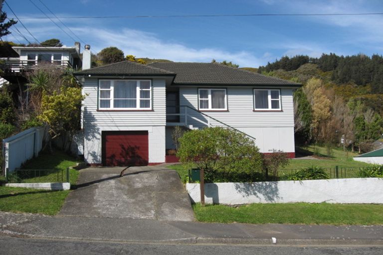 Photo of property in 4 Pollard Street, Wainuiomata, Lower Hutt, 5014
