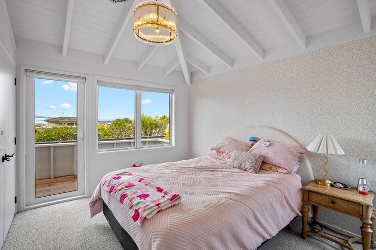Photo of property in 7 Parr Terrace, Castor Bay, Auckland, 0620