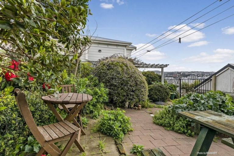 Photo of property in 38 Hawker Street, Mount Victoria, Wellington, 6011