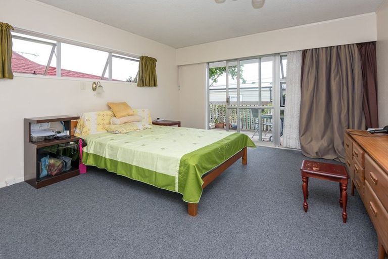 Photo of property in 2/62 Uxbridge Road, Mellons Bay, Auckland, 2014
