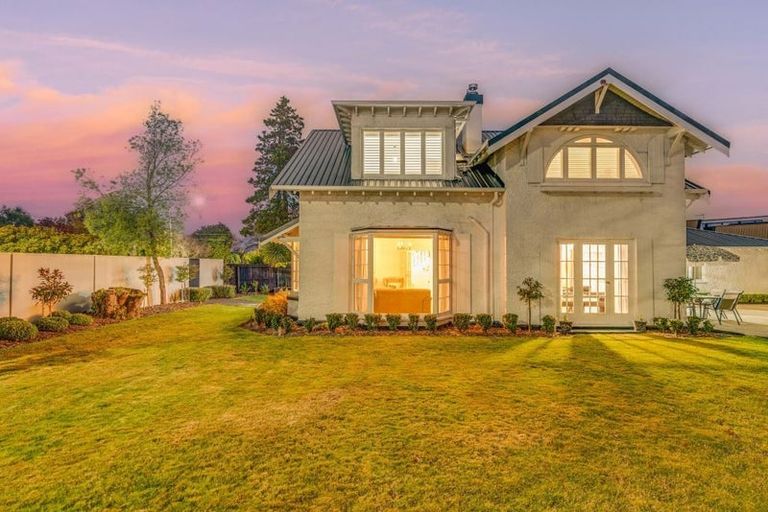 Photo of property in 24 Snowdon Road, Fendalton, Christchurch, 8052