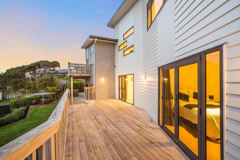 Photo of property in 4 Helm Place, Whitby, Porirua, 5024