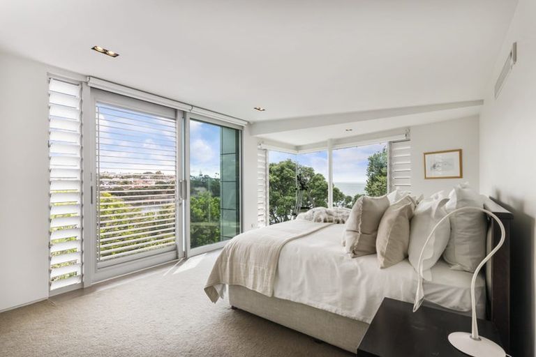 Photo of property in 11a Bournemouth Terrace, Murrays Bay, Auckland, 0630