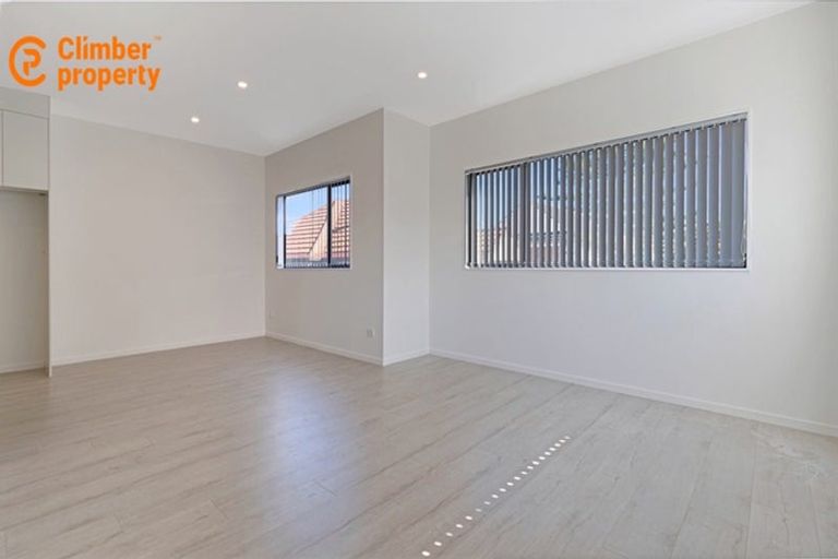 Photo of property in 1/3238 Great North Road, New Lynn, Auckland, 0600