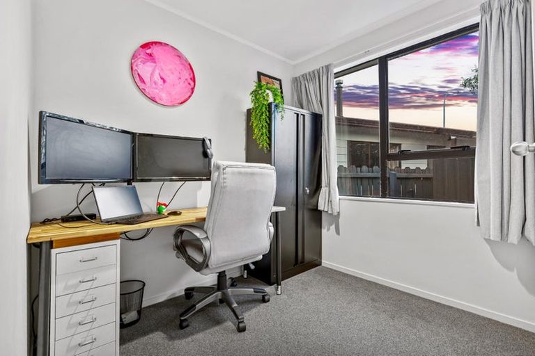 Photo of property in 2/239 Waitemata Drive, Ranui, Auckland, 0612