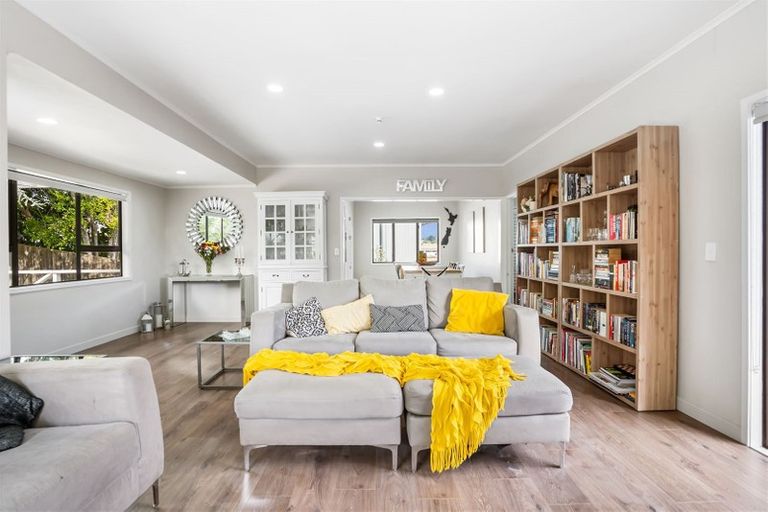 Photo of property in 17 Newport Place, Forrest Hill, Auckland, 0620