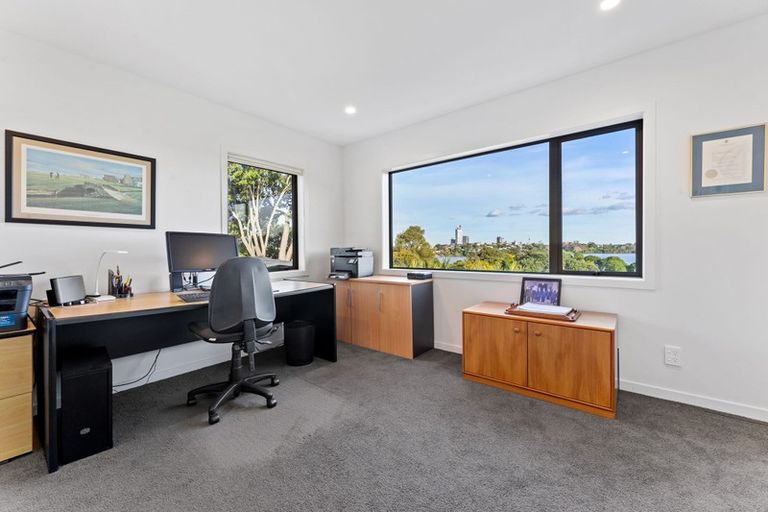 Photo of property in 18a Sylvan Park Avenue, Milford, Auckland, 0620