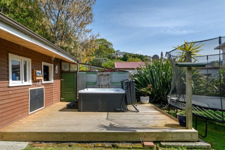 Photo of property in 31 Wairau Road, Picton, 7220