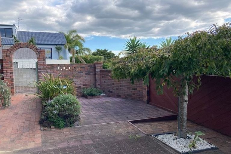 Photo of property in 1/24 Falstaff Place, Half Moon Bay, Auckland, 2012