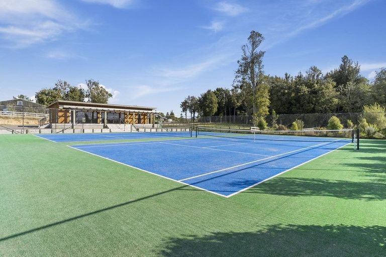 Photo of property in 24 Sarona Park Drive, Omanawa, 3171