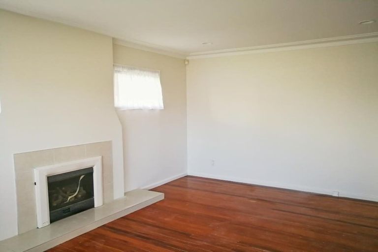 Photo of property in 216 Te Atatu Road, Te Atatu South, Auckland, 0610