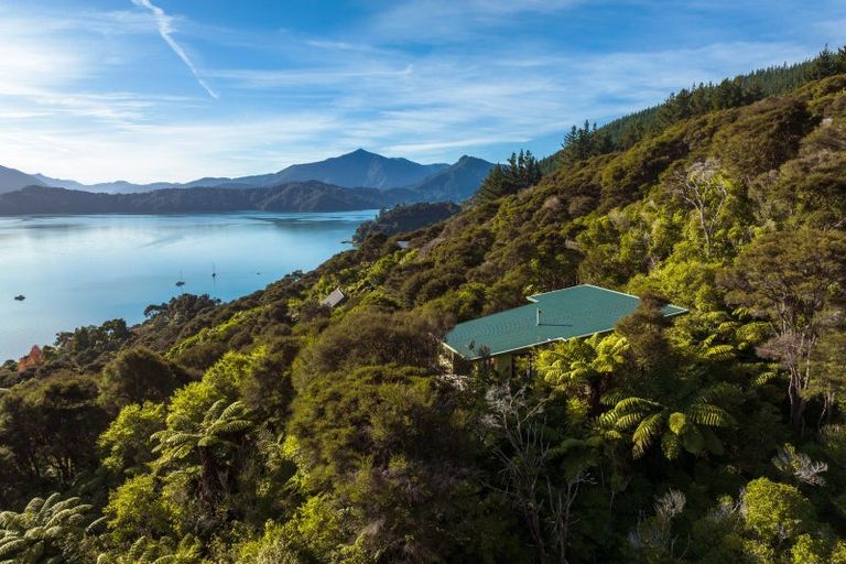 Photo of property in 461 Kenepuru Road, Moetapu Bay, Picton, 7282