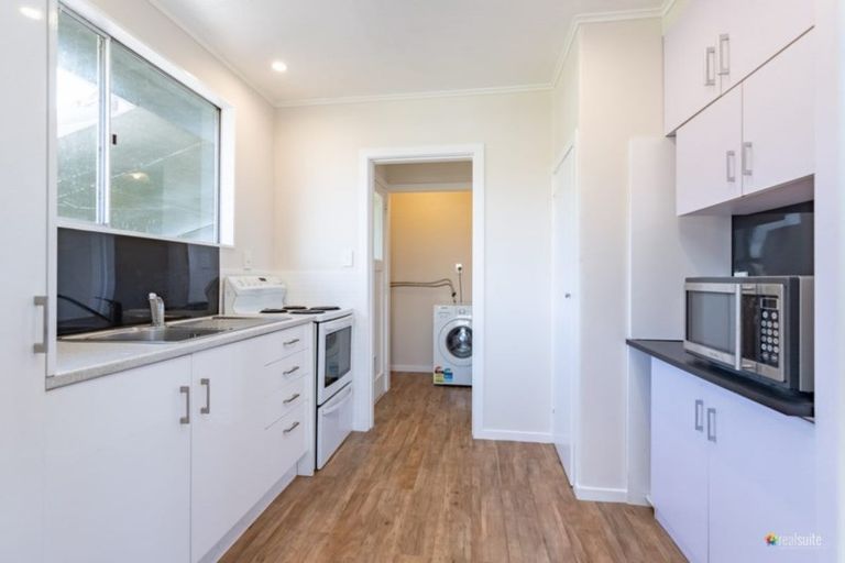 Photo of property in 18 Omaha Grove, Totara Park, Upper Hutt, 5018