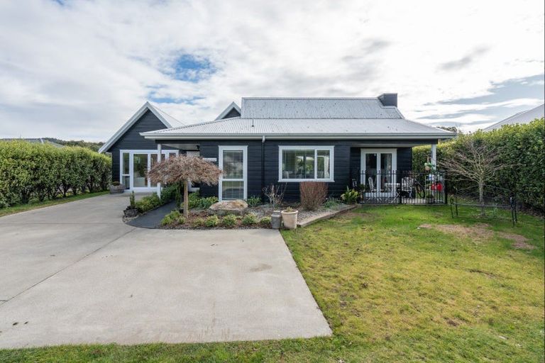 Photo of property in 62 Montgomery Crescent, Kinloch, Taupo, 3377