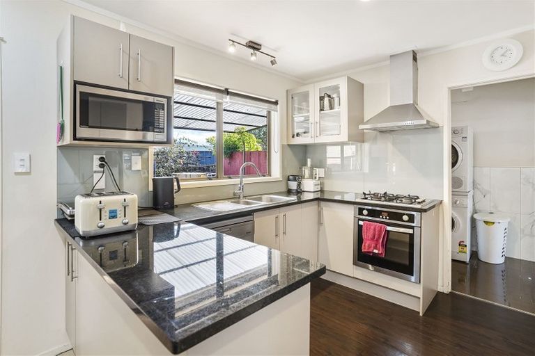 Photo of property in 1/5 Colleen Norma Place, Half Moon Bay, Auckland, 2012