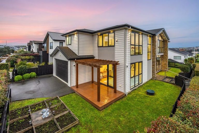 Photo of property in 21 Tawatawa Street, Long Bay, Auckland, 0630