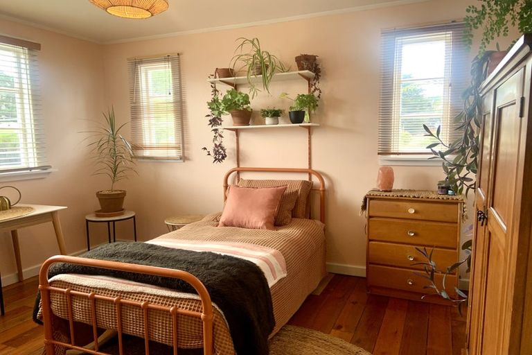 Photo of property in 276 Keyes Road, New Brighton, Christchurch, 8083