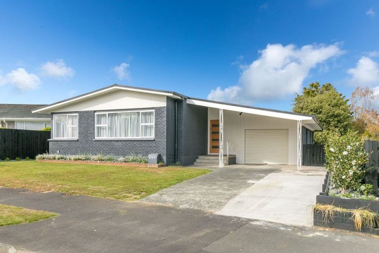 Photo of property in 17 Kensington Place, Fairfield, Hamilton, 3214
