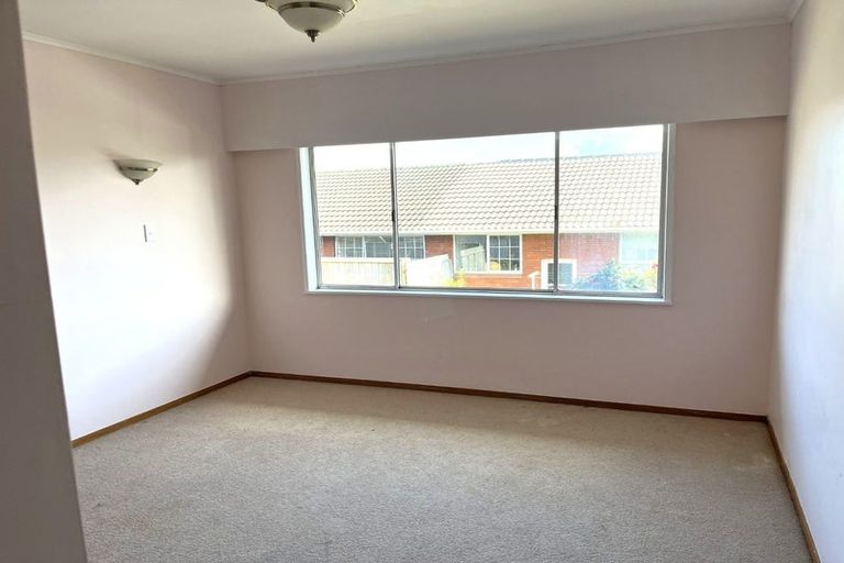 Photo of property in 1/71 Royal View Road, Te Atatu South, Auckland, 0610