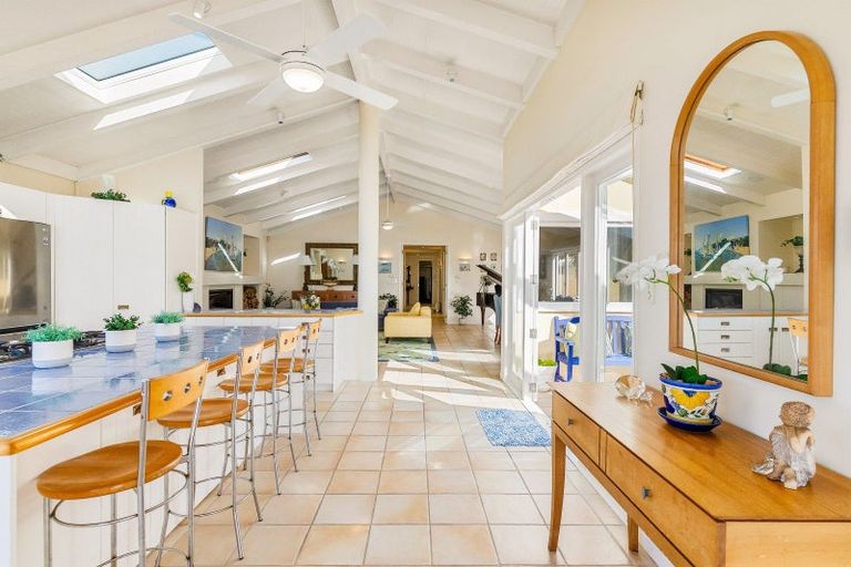 Photo of property in 9a Holiday Road, Milford, Auckland, 0620