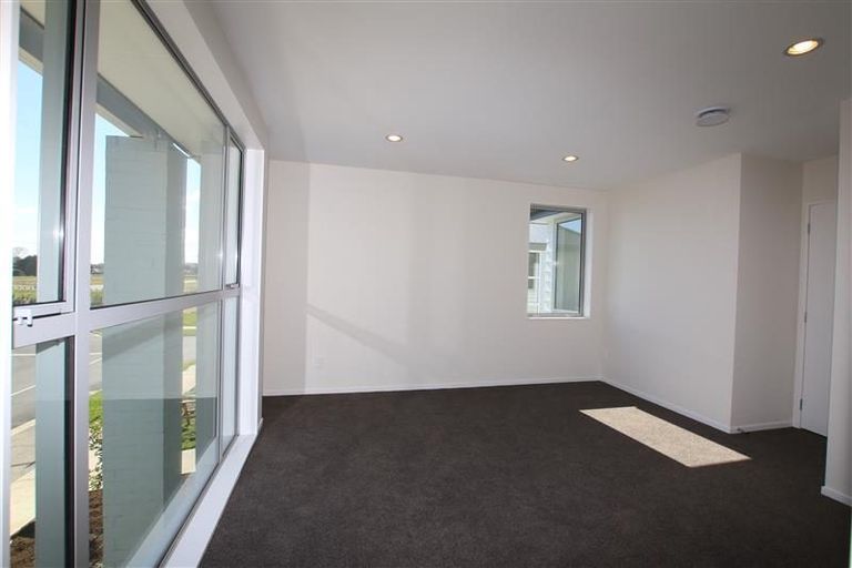 Photo of property in 15 Hakaro Way, Takanini, 2112