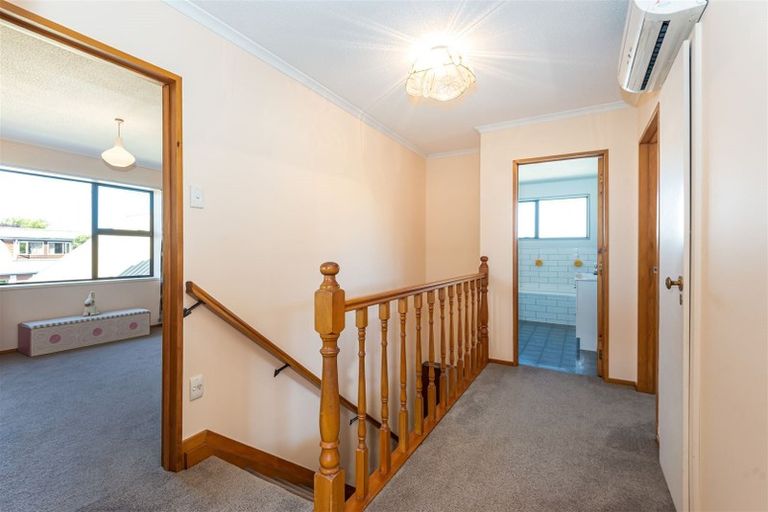 Photo of property in 17 Ridder Place, Halswell, Christchurch, 8025