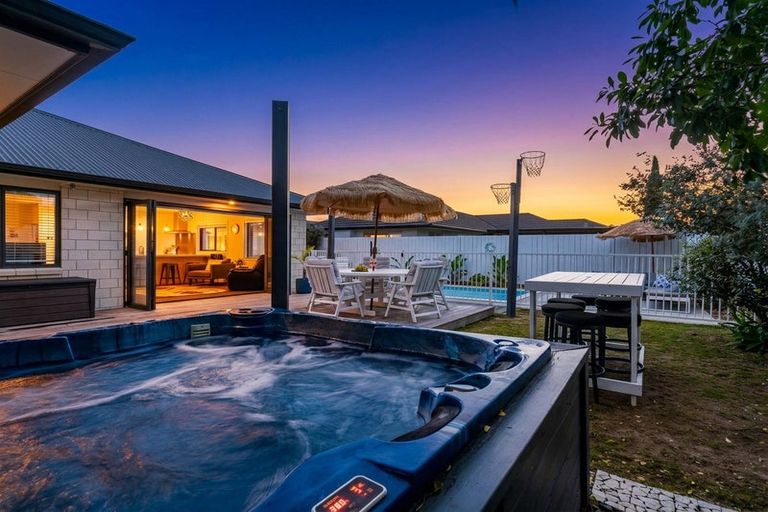 Photo of property in 24 Raiha Street, Papamoa Beach, Papamoa, 3118