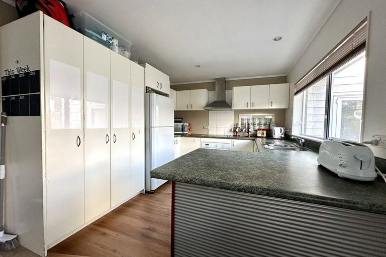 Photo of property in 22 Millstream Drive, Henderson, Auckland, 0610