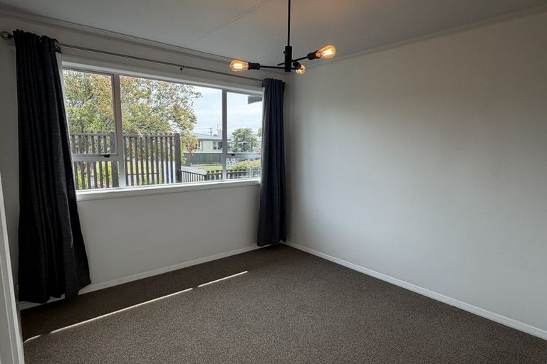 Photo of property in 24 Akaroa Avenue, Awapuni, Palmerston North, 4412