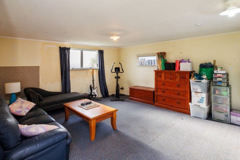 Photo of property in 23 Featherston Street, Takaro, Palmerston North, 4412