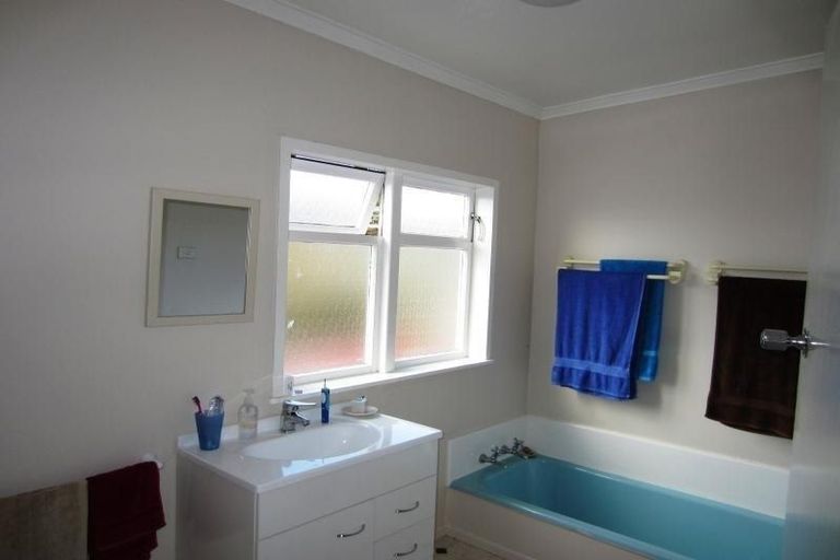 Photo of property in 52 Oxford Street, Tawa, Wellington, 5028
