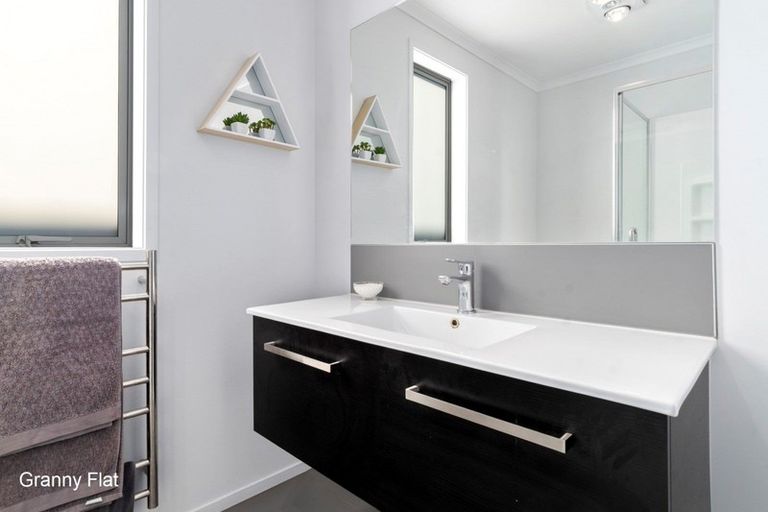 Photo of property in 35 Double Bay Road, Pyes Pa, Tauranga, 3112