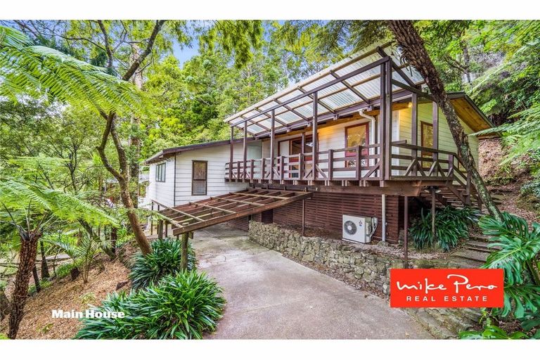 Photo of property in 230 Atkinson Road, Titirangi, Auckland, 0604
