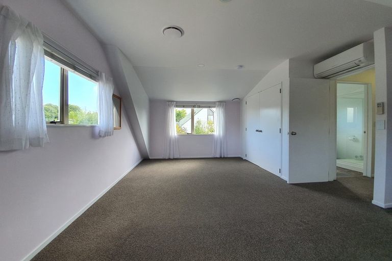 Photo of property in 8a Aplin Place, Birkdale, Auckland, 0626