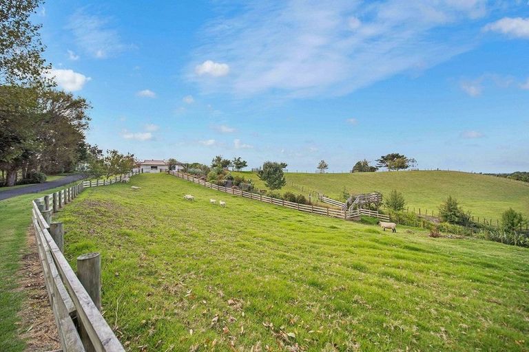 Photo of property in 1124 Awhitu Road, Pollok, Waiuku, 2683