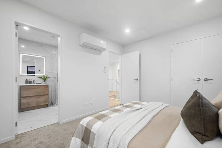 Photo of property in 3c Dawnhaven Drive, Te Atatu Peninsula, Auckland, 0610