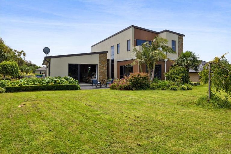 Photo of property in 1b Links Drive, Waiwhakaiho, New Plymouth, 4312