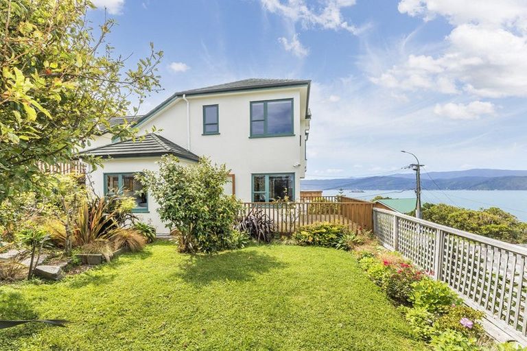 Photo of property in 156 Nevay Road, Karaka Bays, Wellington, 6022